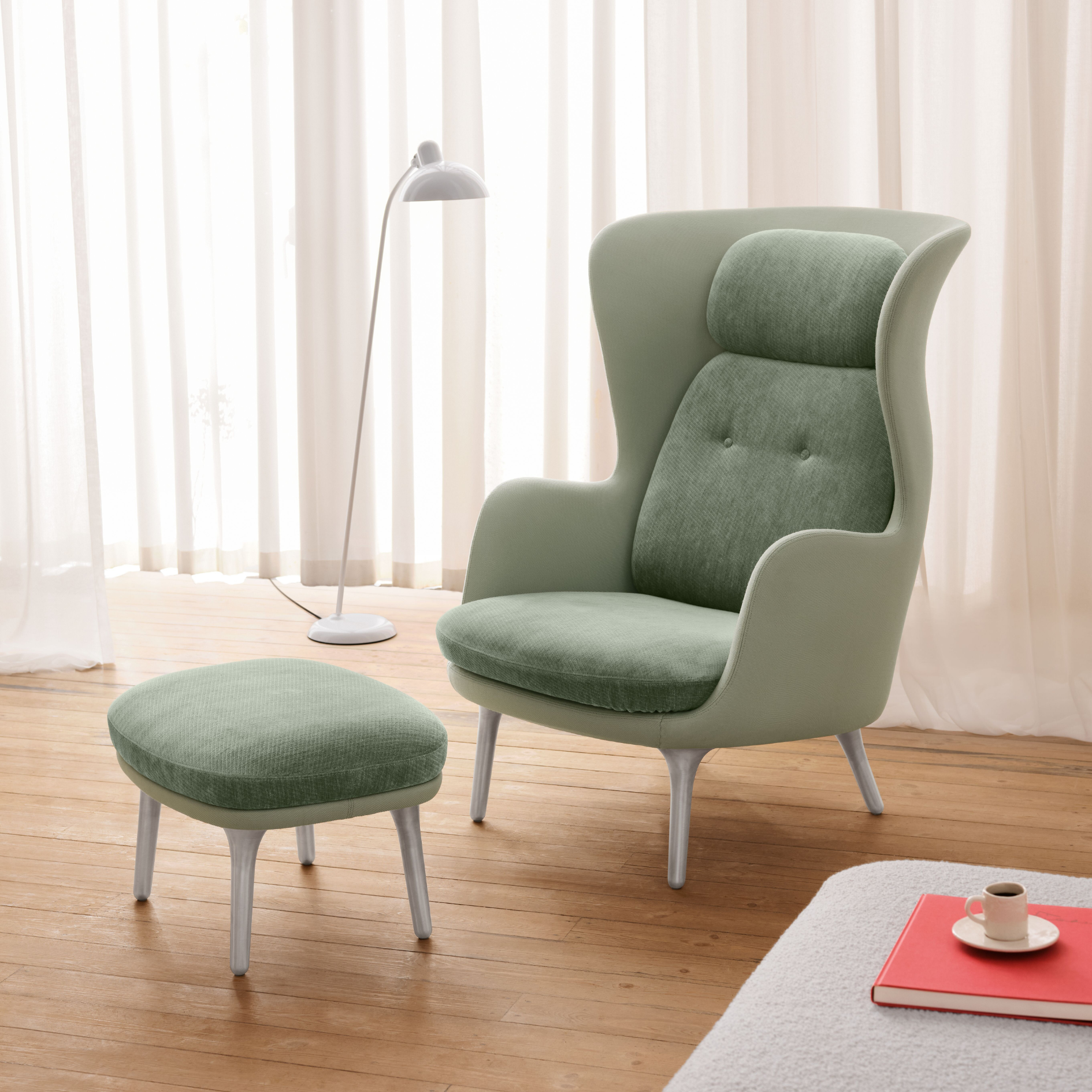 Ro Lounge Chair